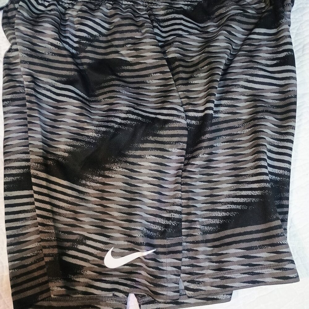 Nike men short size XL